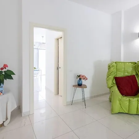 Trilocale Corso Italia 25 Piano Terra Con Spazio Esterno Holiday home